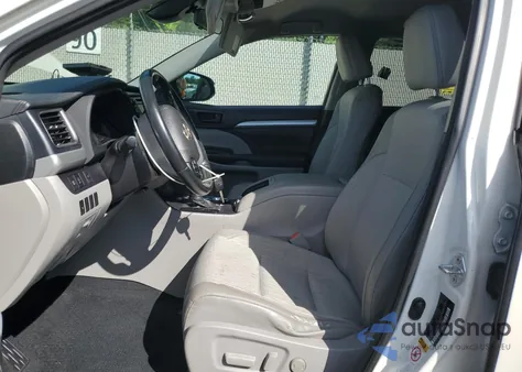 2018 Toyota Highlander Le z USA, uszkodzony, nr VIN 5TDBZRFH5JS831377